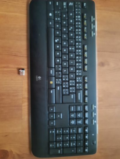 klávesnice včetně USB ovladače