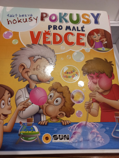 Kniha Pokusy pro malé vědce