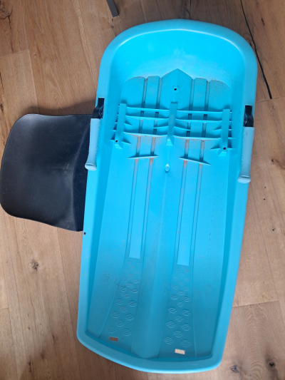 Boby s vypadlým sedátkem