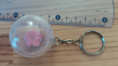 Přívěšek na klíče - kytička v kouličce