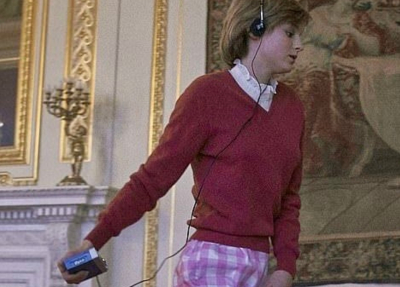 Obraz Britská dívka s přehrávačem kazet