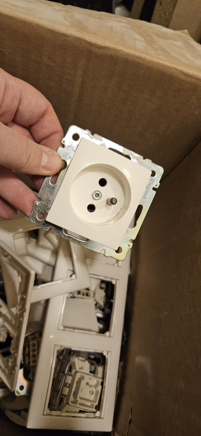 vypinace a zasuvky legrand