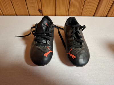 Dětské lisované kopačky, velikost 28 EU