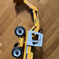 Bagr, mechanicky pohyblivy, nabira, jezdi