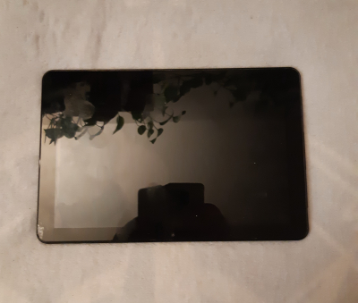 rozbitý tablet iGet