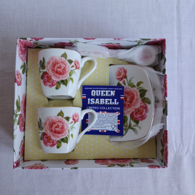 Set šálek a podšálek s motivem růží