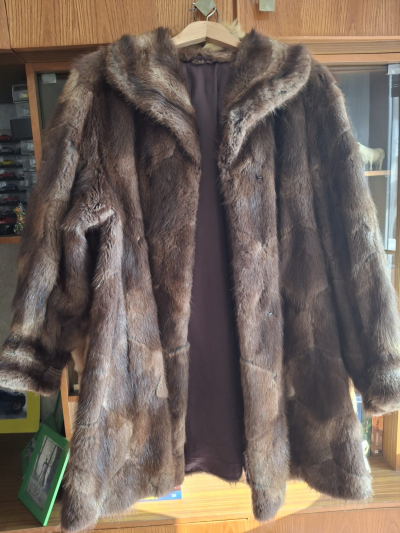 Daruji pravé kožichy a kabát