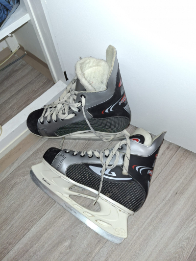 Daruji za odvoz hokejové brusle vel. 42