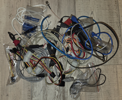 Hromada kabelů