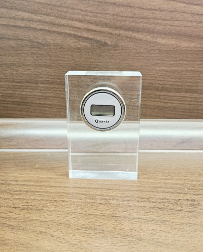 Stolní digitální hodinky