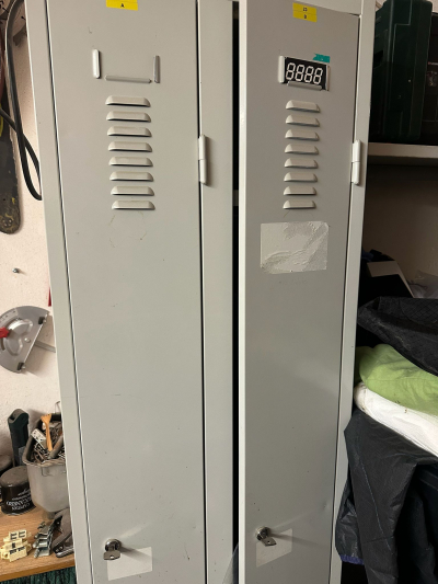 Plechová skříňka