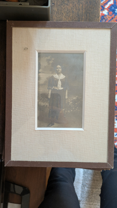 Prvorepublikové herečky v paspartu