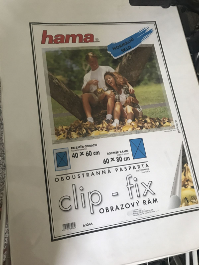 Dřevěný rám s plexisklem (73x53) a bezrámový klip (60x80)