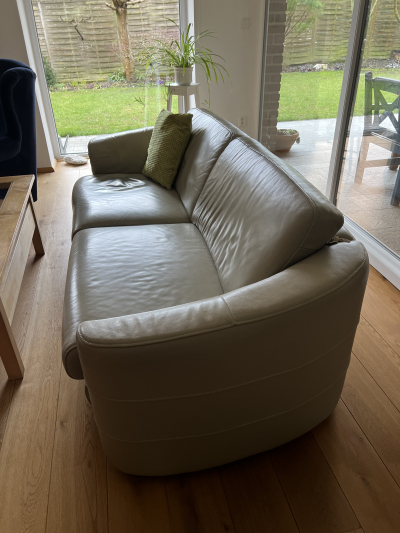 kožená sedačka šedá