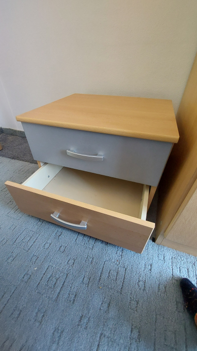 Šatní skříně 2ks + noční stolky 2 ks
