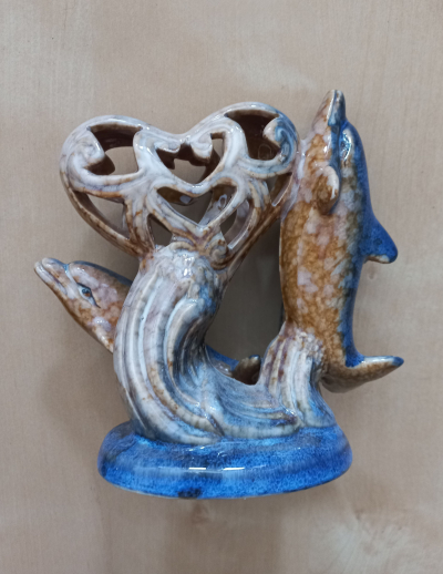 Keramické sousoší delfínů