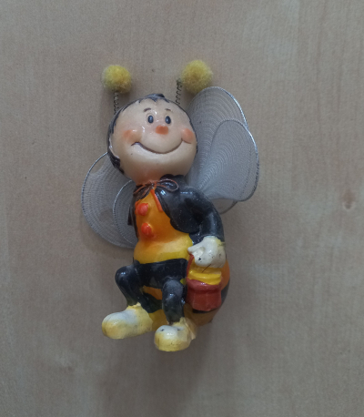 Keramická postavička čmeláka