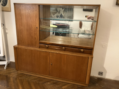 Daruji zachovalý starý sekretář