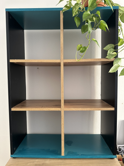 Skříňka a knihovna