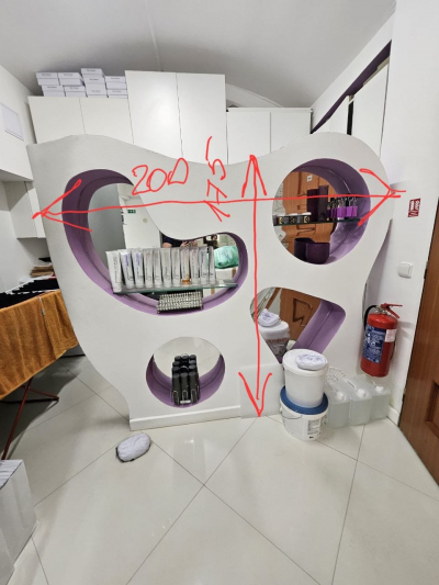 skříňka/ zíďka/ příčka se zrcadly