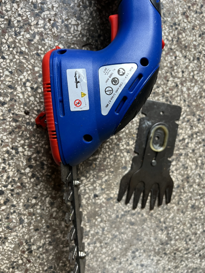 Aku zahradní nůžky