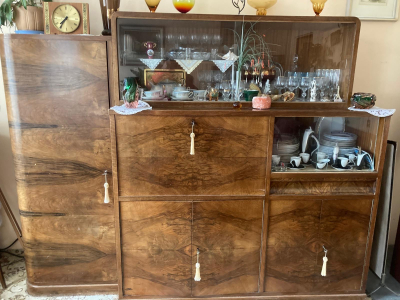 Sekretář a skříně starožitné