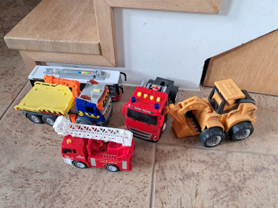 Hracky, auta, na baterky