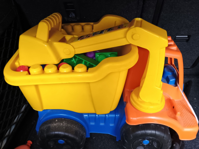 Obří auto s kostkami