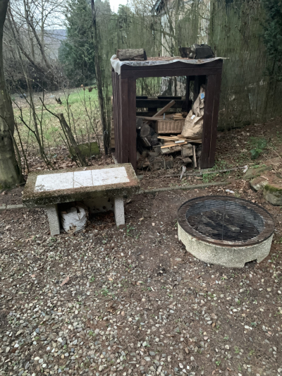 Betonové lavice a skruž