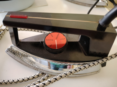 Suchá retro žehlička např. do dílny