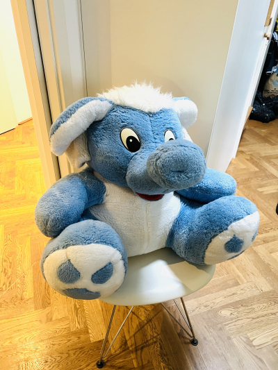 Obří plyšový slon