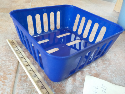 Plastový omyvatelný košíček cca 14 x14 x 6 cm