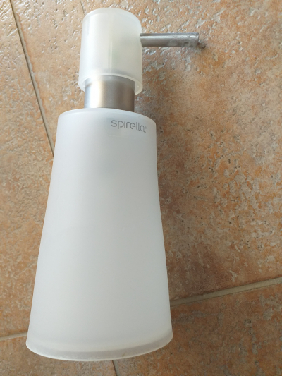 Nádoba s pumpičkou na tekuté mydlo / dávkovač mýdla Spirella