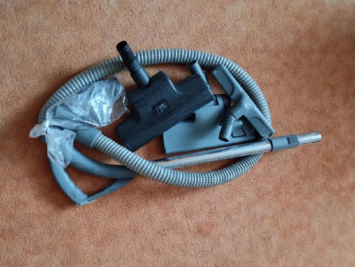 Daruji příslušenství k vysavači Zelmer.