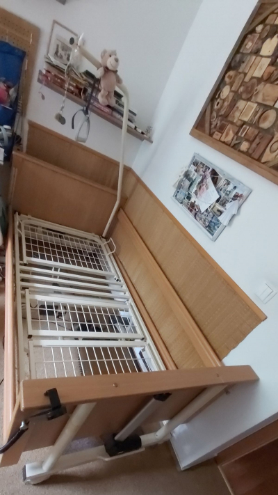 Elektricky polohovací postel