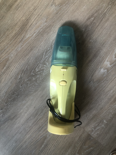 Ruční nabíjecí vysavač