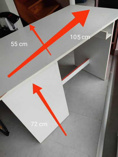 Bytelný psací stůl