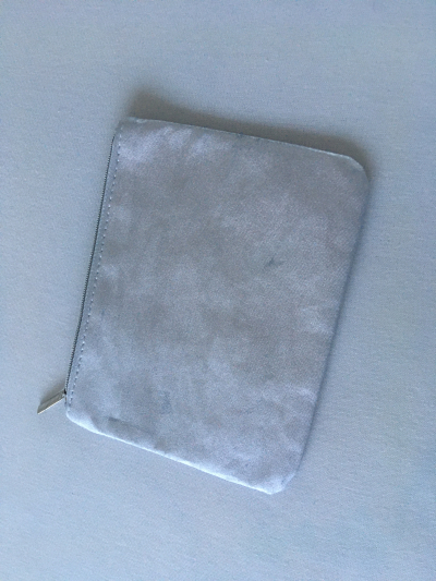 Stribrna kosmeticka tasticka