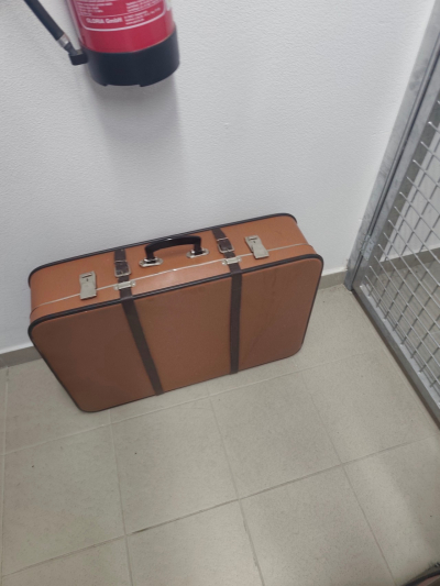 Daruji kufr (bez pokladu, tedy prázdný)