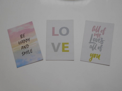 3x papírová karta s textem,