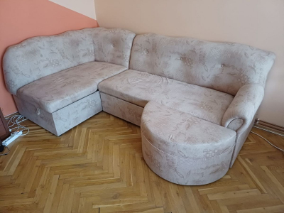 Pohovka rozkládací s úložným prostorem rohová