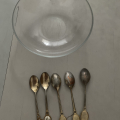Lžičky a talíř