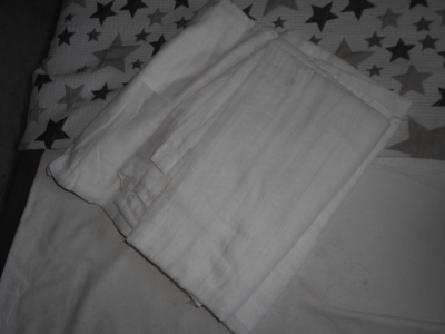 2 bílé lehké závěsy Ikea