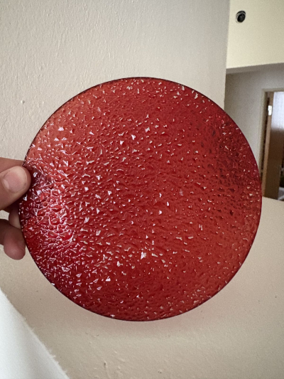 červený talíř (průměr 15cm)