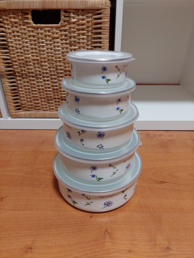 Nádoby s víčkem smalt