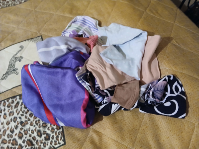 pytlík různých zbytků pro šití na panenky a tvorbu