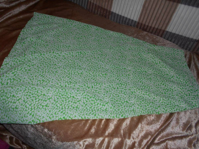 Sukně letní s částečnou podšívkou a rozparkem pas 66 cm.