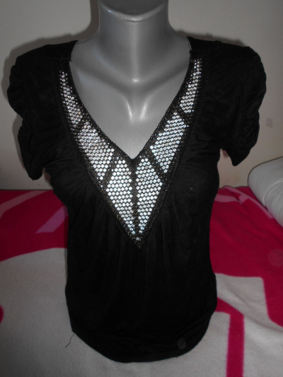 Černé tričko 2  před 3 týdny   zn. YI RAN HONG