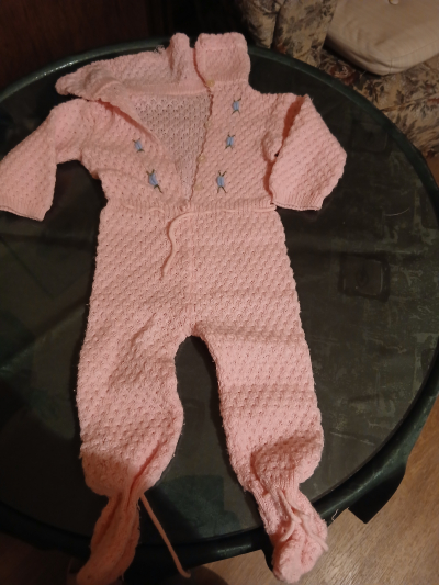 retro obleček na krčku nutno opravit