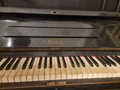 Piano Lorenz